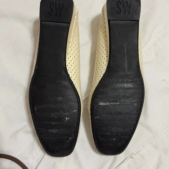 Stuart Weitzman Cream Leather Perforated Loafers Buckle Detail Slip On Size 8.5 - Picture 7 of 7